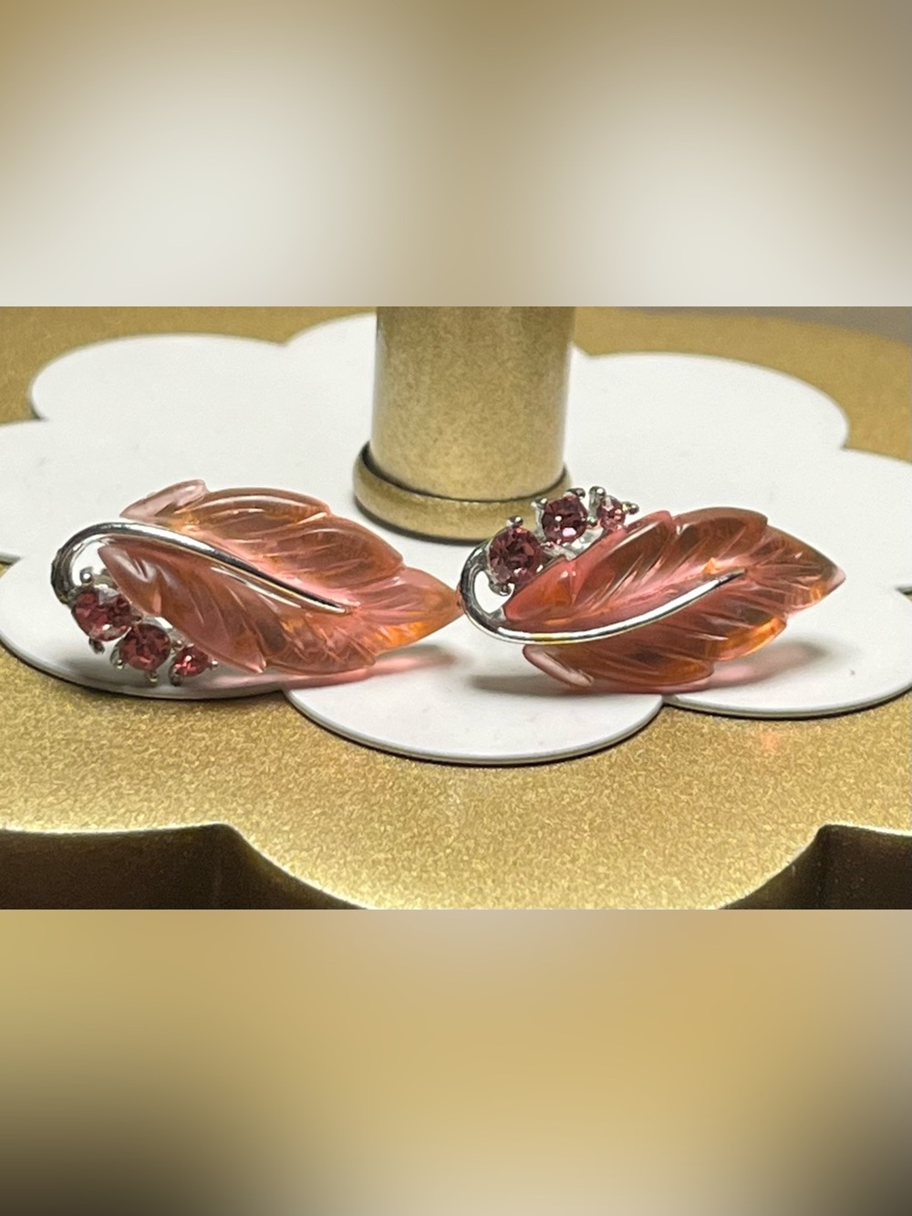 Lisner 1950’s Carved Leaf Crystal screw backs earrings EUC